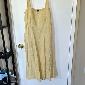 Old Navy Light Yellow Sleeveless Maxi Dress